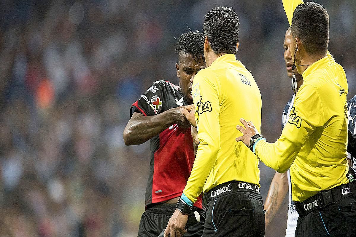 Rayados Xolos Árbitro Auxiliar Marcos Quintero Huitrón Miller Bolaños Pelea Cuartos de Final