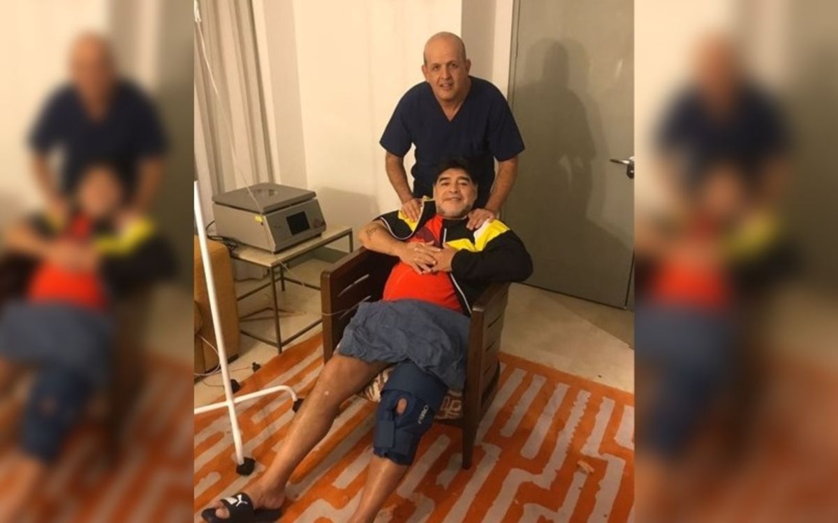 Diego Maradona rodillas prótesis artrosis Dorados