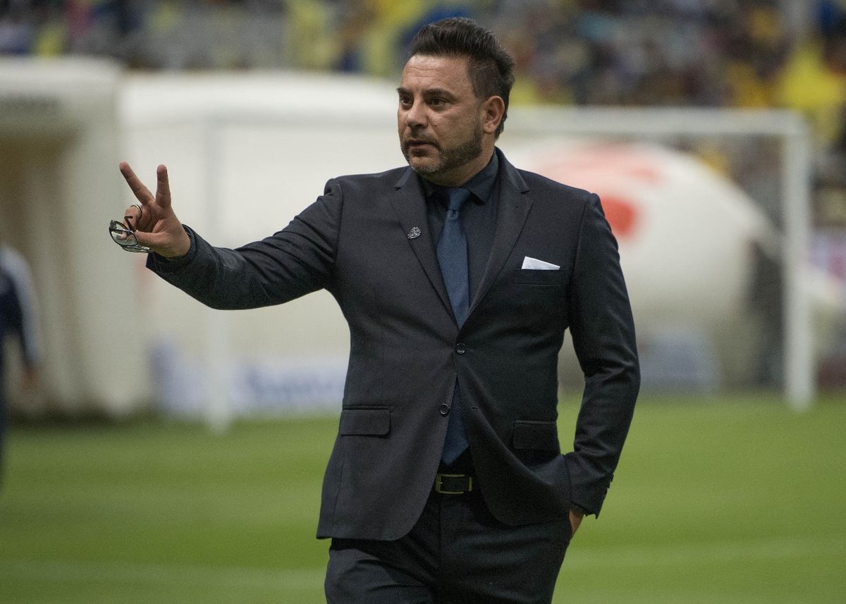 Turco Mohamed suena en Boca reemplazante Barros Schelotto