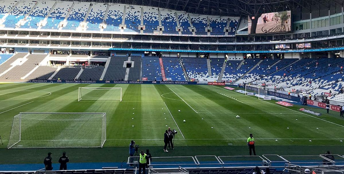 Rayados, Clausura 2019, Liga MX, Rayados vs. Pachuca, estadio BBVA, lámparas, cancha, terreno de juego, pasto, luz, ventilación