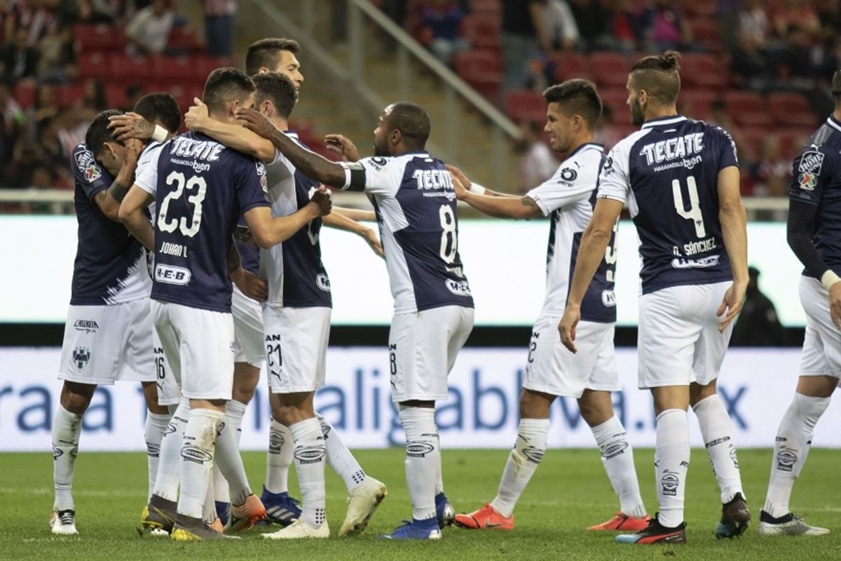 rayados hombre por hombre chivas pabon