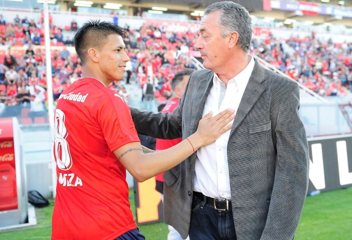 maxi meza pegale alonso alfaro boca pedido rayados monterrey planchazo