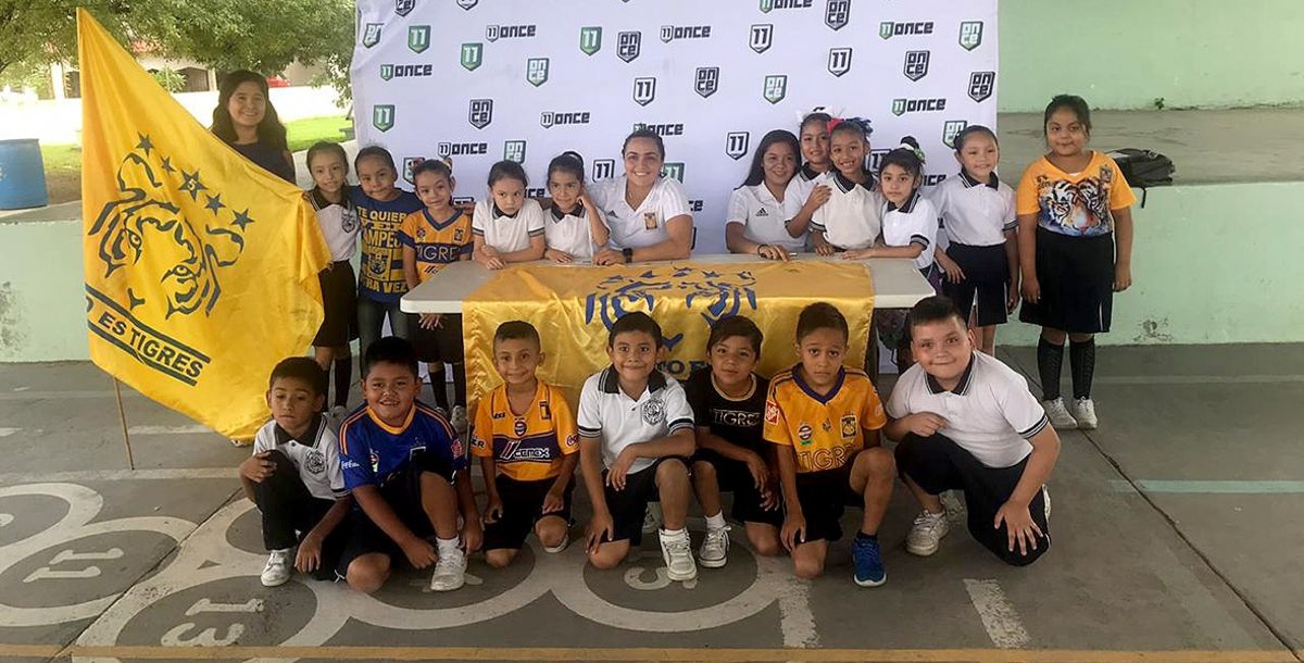 Tigres Femenil, Convivencia, Escuela Profesor Ciro R. Cantú, Anjuli Ladrón de Guevara, Vania Villalobos, firma de autógrafos, alumnos, escuela