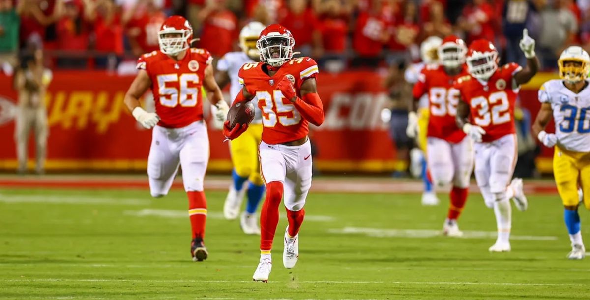 NFL, Semana 2, Chiefs, Chargers, Patrick Mahomes, Jaylen Watson, Justin Herbert, Jerick McKinnon, Justin Watson