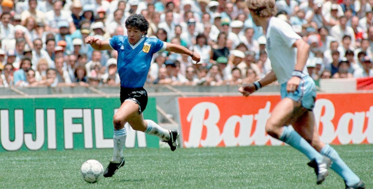 Diego Maradona, Maradona, México 1986, Argentina, Inglaterra, Ali Bin Nasser, balón, camiseta, subasta, Graham Budd Auctions