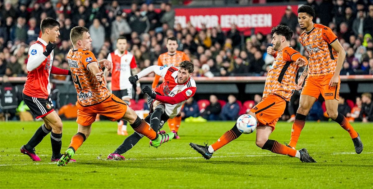 Eredivisie, Ajax, Heerenveen, Edson Álvarez, Jorge Sánchez, Santiago Giménez, Feyenoord, 