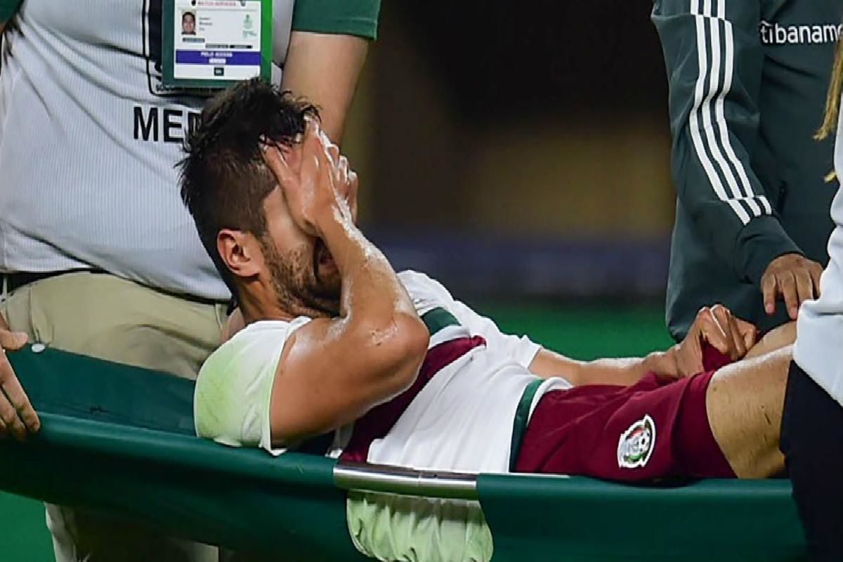 Néstor Araujo Selección MExicana Santos
