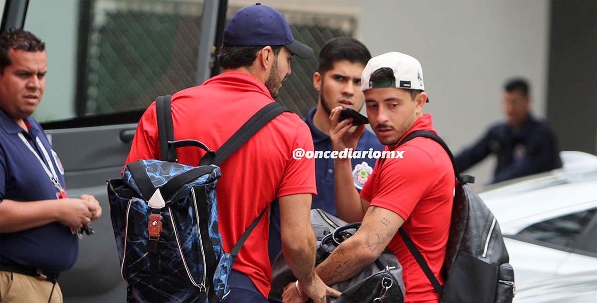 Rayados, Monterrey, Chivas, Guadalajara, Liga MX, Fernando Gago, Pavel Pérez, Cade Cowell, Javier Chicharito Hernández