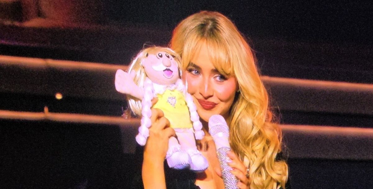 Sabrina Carpenter, peluche Doctor Simi, concierto, Chicago, gira, Short n Sweet Tour