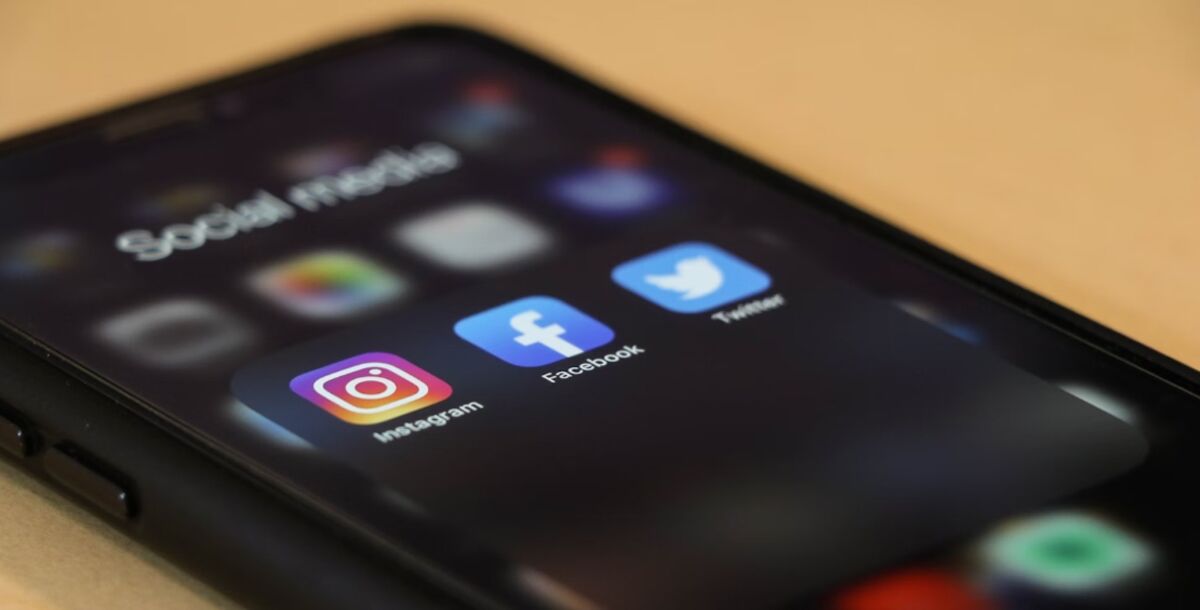 El, impacto, de, las, redes, sociales, en, las, decisiones, sobre, apuestas, deportivas