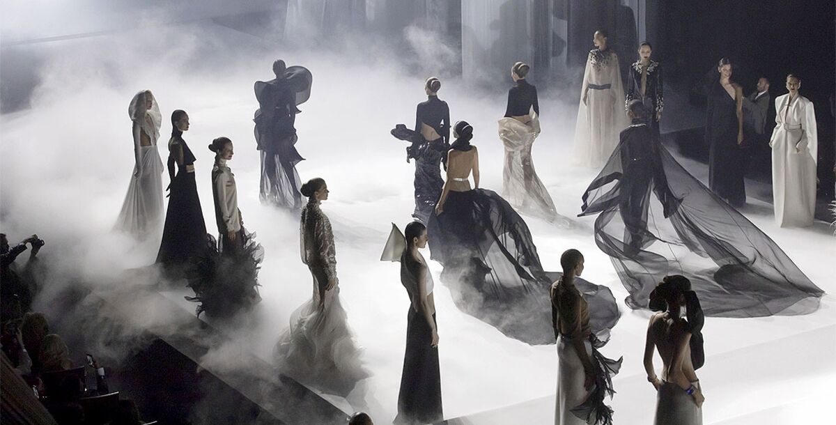 París, 10 de julio de 2025, Semana de la Alta Costura, Fédération de la Haute Couture et de la Mode, Maison Schiaparelli, Cardi B, Dua Lipa, Carol B