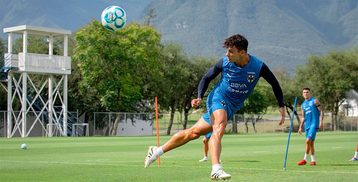 Rayados, Roberto de la Rosa, Víctor Guzmán, Domènec Torrent, entrenamiento, Puebla, Liga MX, Apertura 2025