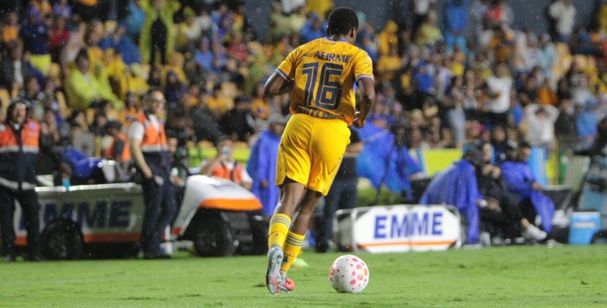Thembi Kgatlana, Tigres Femenil, Clásico Nacional, goleada, doblete, penal, Rayadas 
