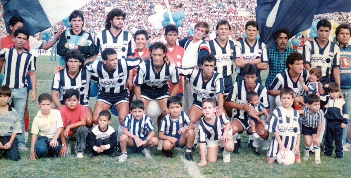Club de Futbol Monterrey, himno, Luis Aguilé, 36 años, Estadio Tecnológico, Estadio BBVA, Emilio Valle, Coro de Monterrey, José Antonio Farías