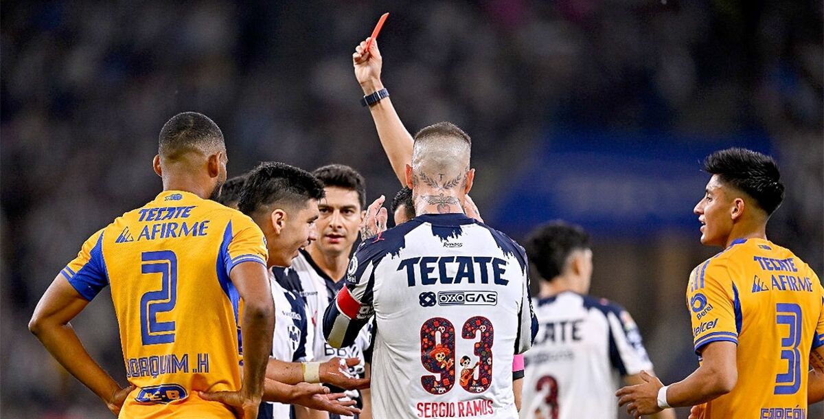 Jesús Angulo, Rayados, Tigres, Clásico Regio 141, Liga MX, Apertura 2025, Jornada 16, Estadio BBVA, expulsión