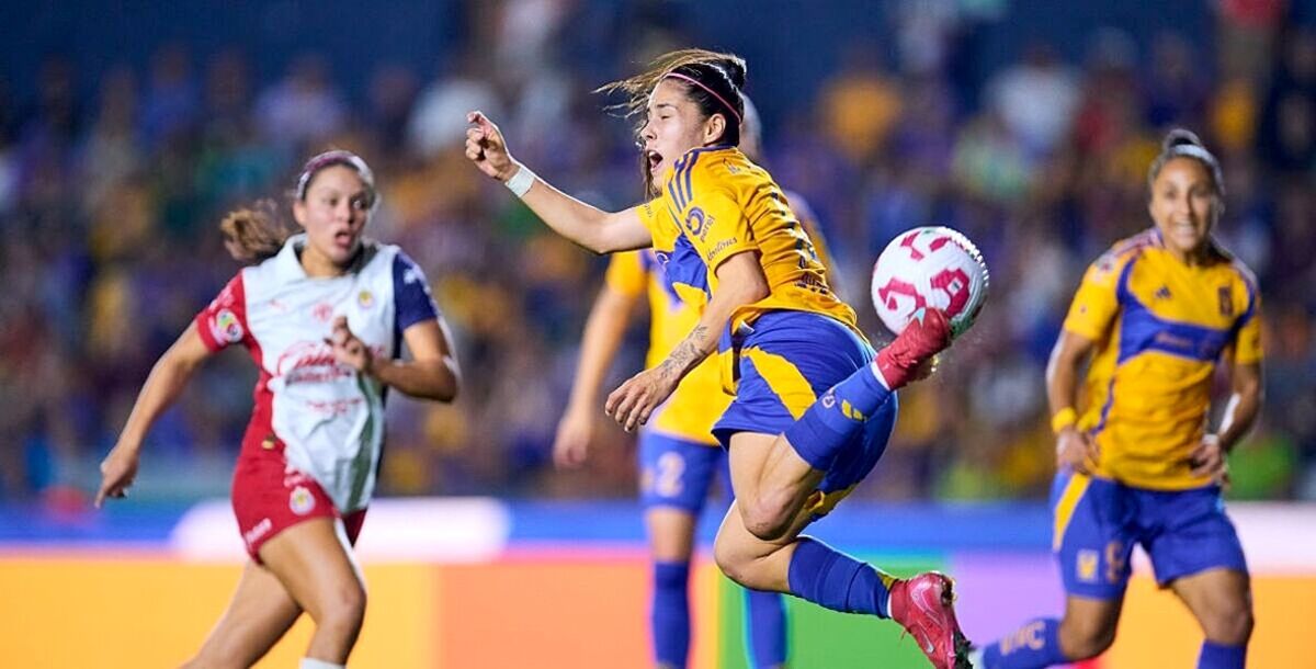 Jacqueline Ovalle, Carlos Orrantia, Javier Aguirre, FIFA, The Best, Premio Marta, Premio Puskas, El Camaroncín