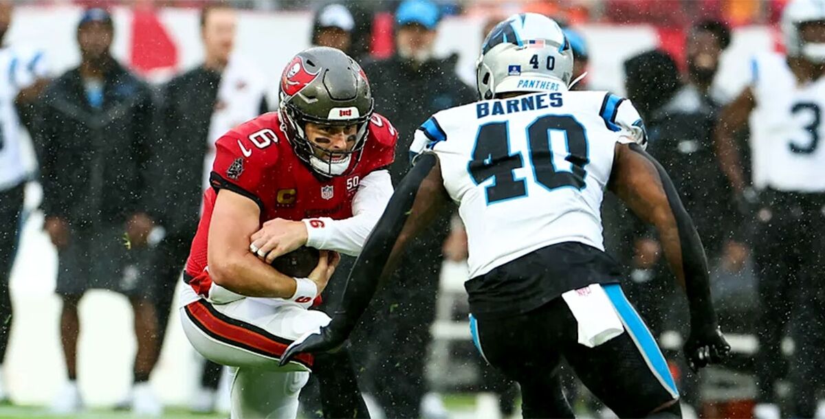NFL, Semana 18, Panthers, Buccaneers, Baker Mayfield, Cade Otton, Chase McLaughlin, crónica, resultado
