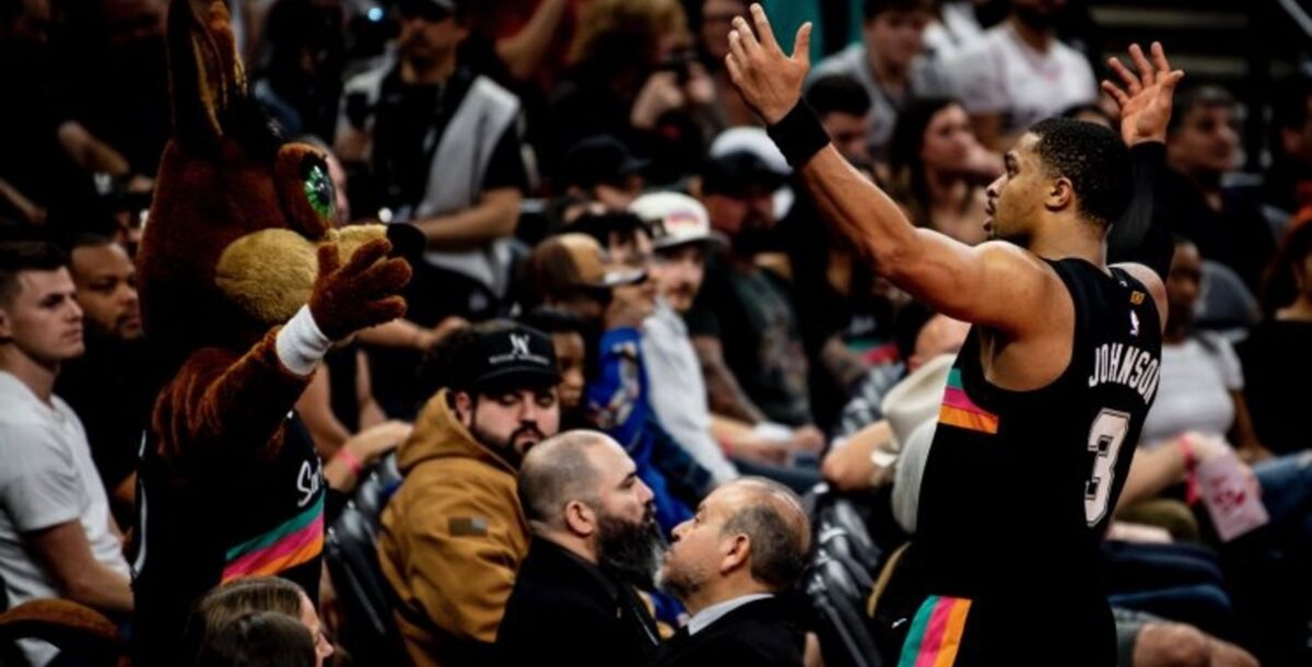 San Antonio Spurs, Los Angeles Lakers, LeBron James, Keldon Jonhson, NBA, resultados, 7 de enero