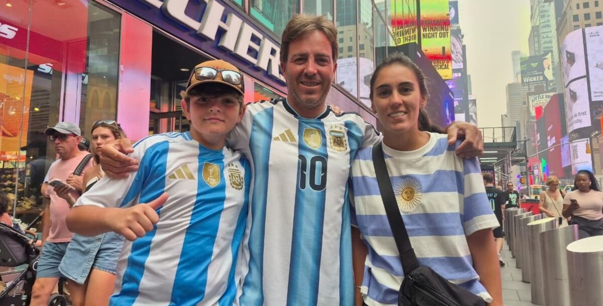 boletos para la Final del Mundial Argentina vs España, hinchas argentinos en Nueva York buscando entradas, boletos MetLife Stadium Final 2026, futbol, aficionados argentinos en Times Square