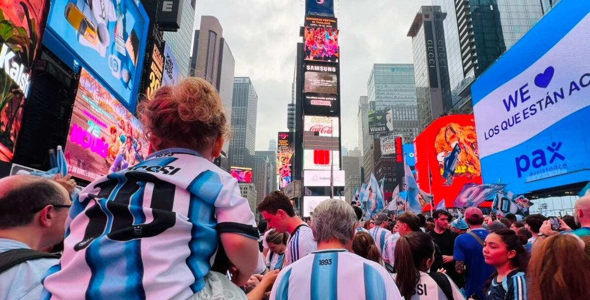 Banderazo, Argentina, Times Square, Nueva York, hinchas argentinos, Séptima Avenida, calle 46, afición albiceleste