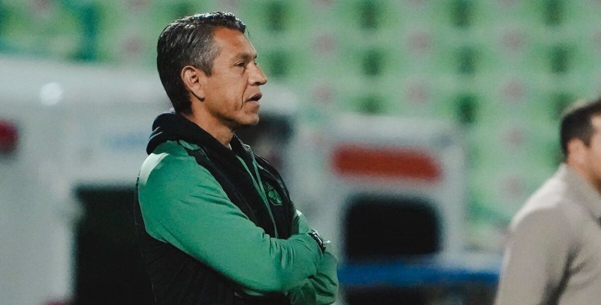 Alejandro Corona director técnico de León Femenil, victoria de León 5-2 sobre Pumas, partido en el Estadio Olímpico Universitario, apertura del Apertura 2026, contundente resultado de las esmeraldas