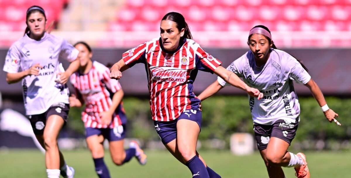 Chivas Femenil contra Atlético de San Luis, saldo histórico de 11 victorias y tres empates, invicto tapatío en 14 enfrentamientos de la Liga Femenil, hegemonía invicta del Rebaño.