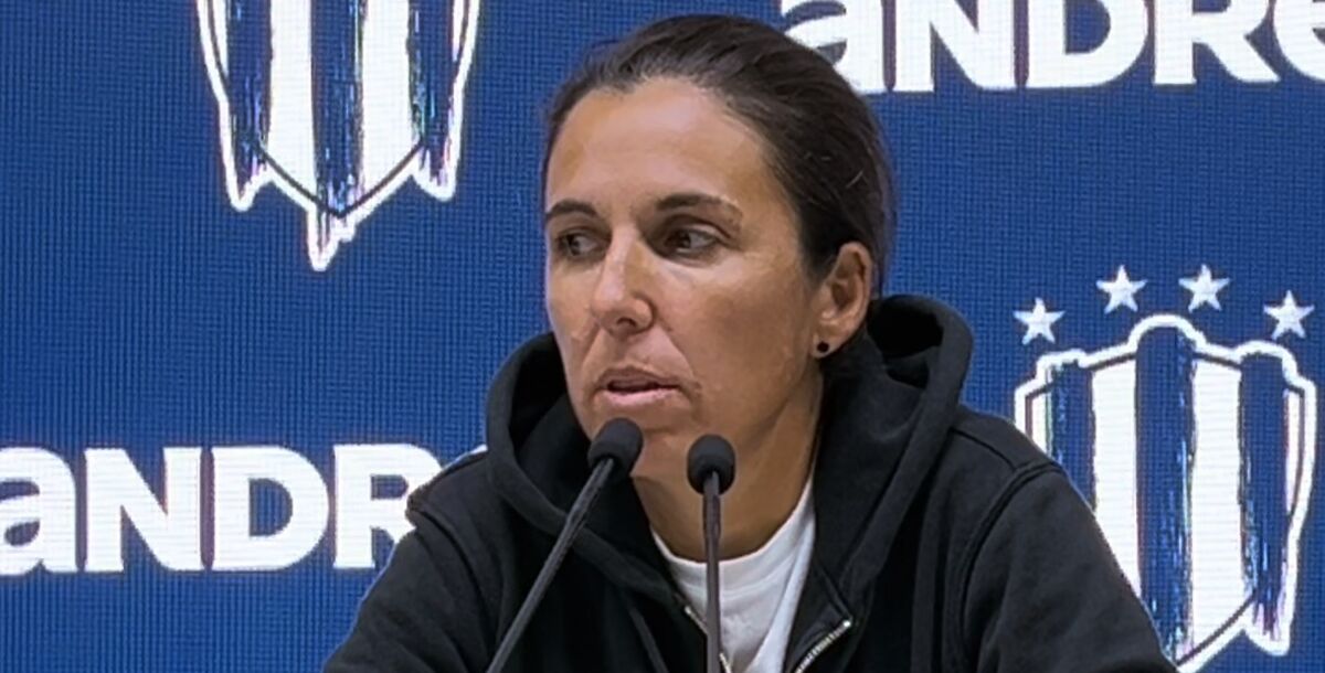 Amandine Miquel entrenadora de Rayadas, León Femenil, derrota, autocrítica tras derrota 3-2 ante León Femenil, falta de exigencia individual y colectiva, nivel de competencia en la Liga Femenil