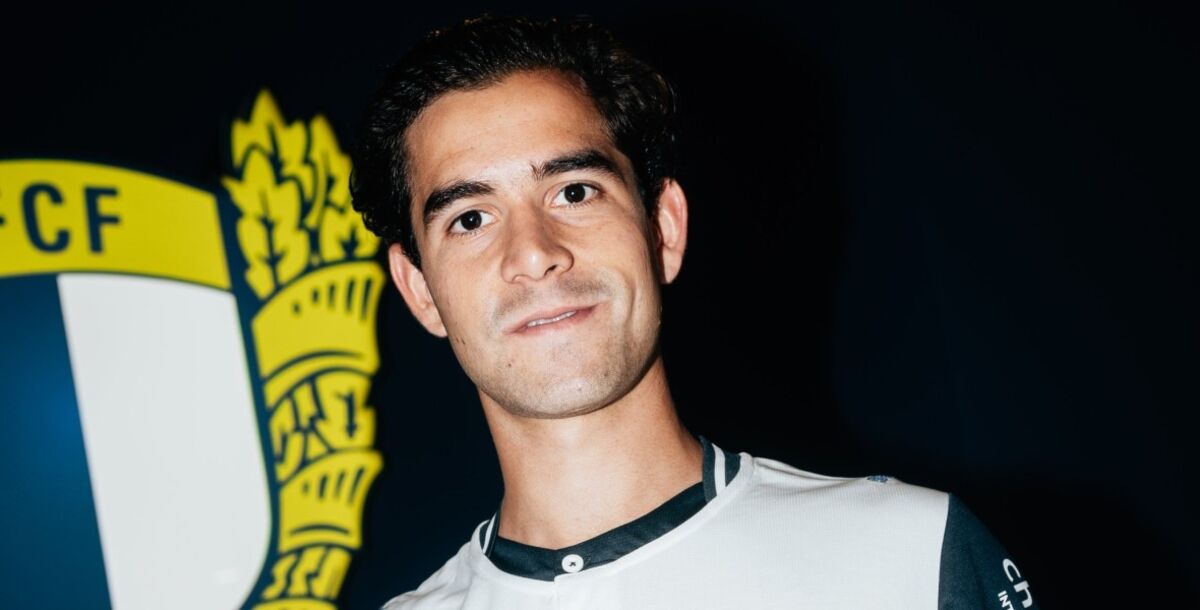 Patricio Salas refuerzo del FC Famalicão, delantero mexicano en el futbol de Portugal, préstamo de Patricio Salas a Europa, presentación de Patricio Salas