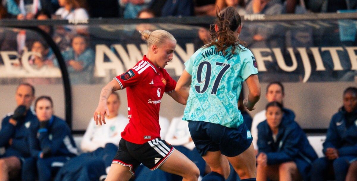 Rebeca Bernal, banca, Manchester United Femenil, debut pospuesto, WSL, Manchester United Femenil, derrota 2-1, Red Devils, London City Lionesses, Alexia Putellas, Mapi León