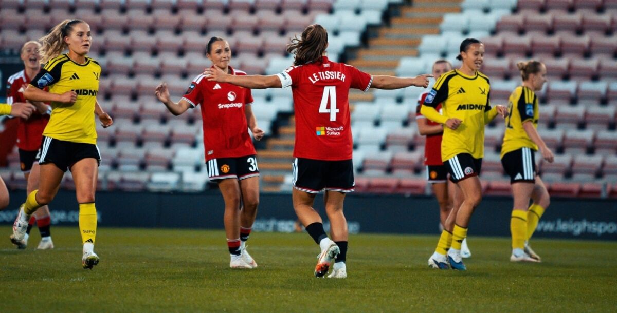 manchester united, sheffield united, copa de la liga, inglaterra, goleada, rebeca bernal, doblete