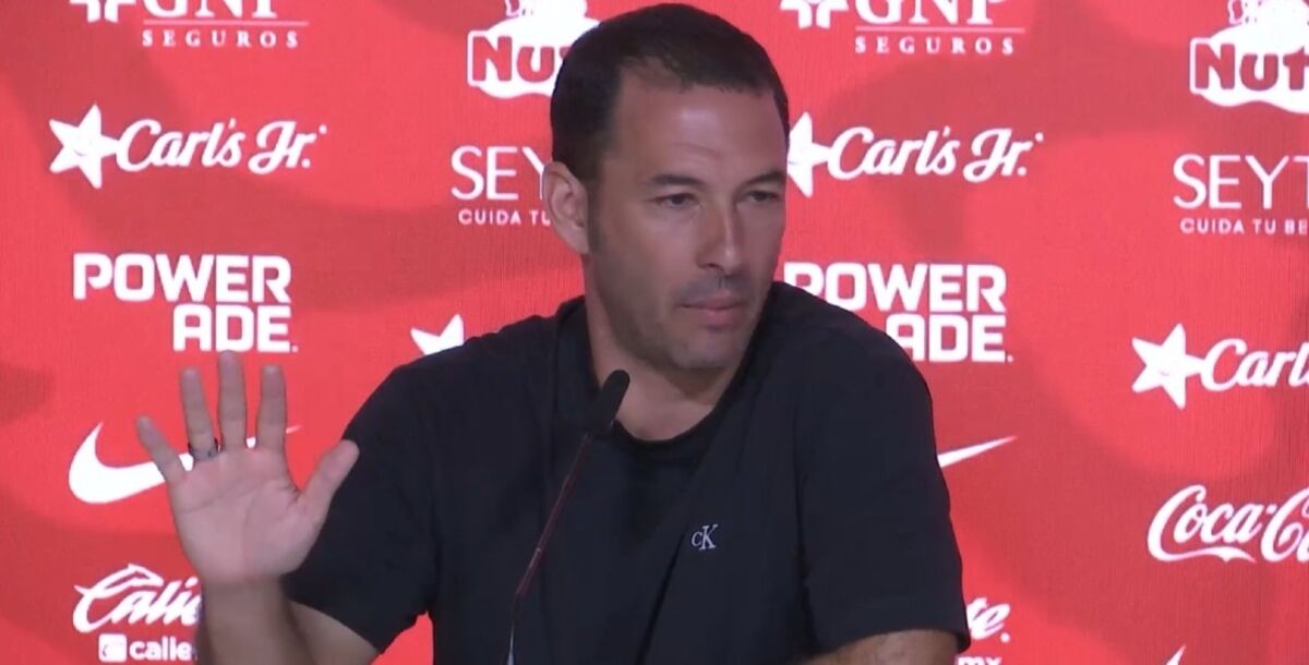 Juárez Femenil, Óscar Fernández, conferencia, arbitraje, Chivas, crítica, VAR, Liga Femenil, Ximena Márquez
