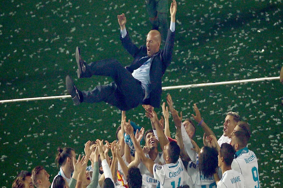 Zinedine Zidane Por la puerta grande Real Madrid Zidane se va del Real Madrid
