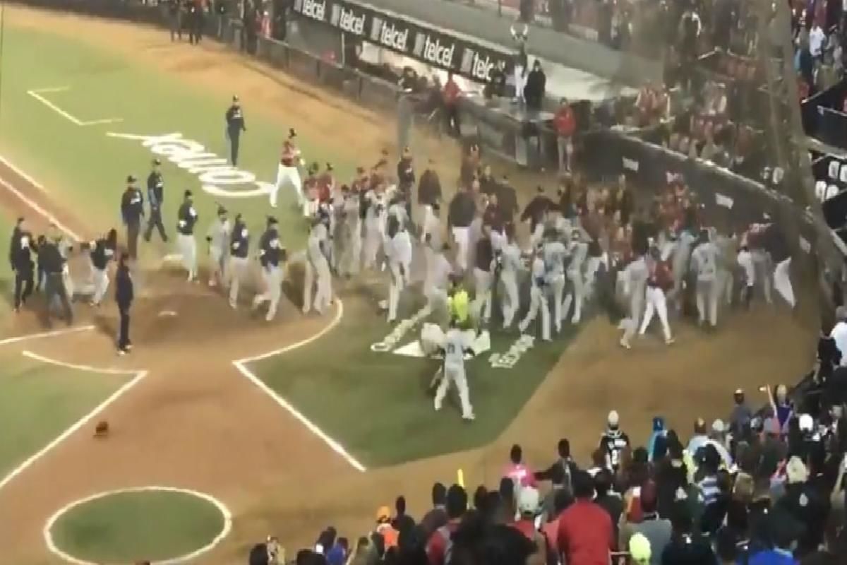 Sultanes Toros Bronca Beisbol