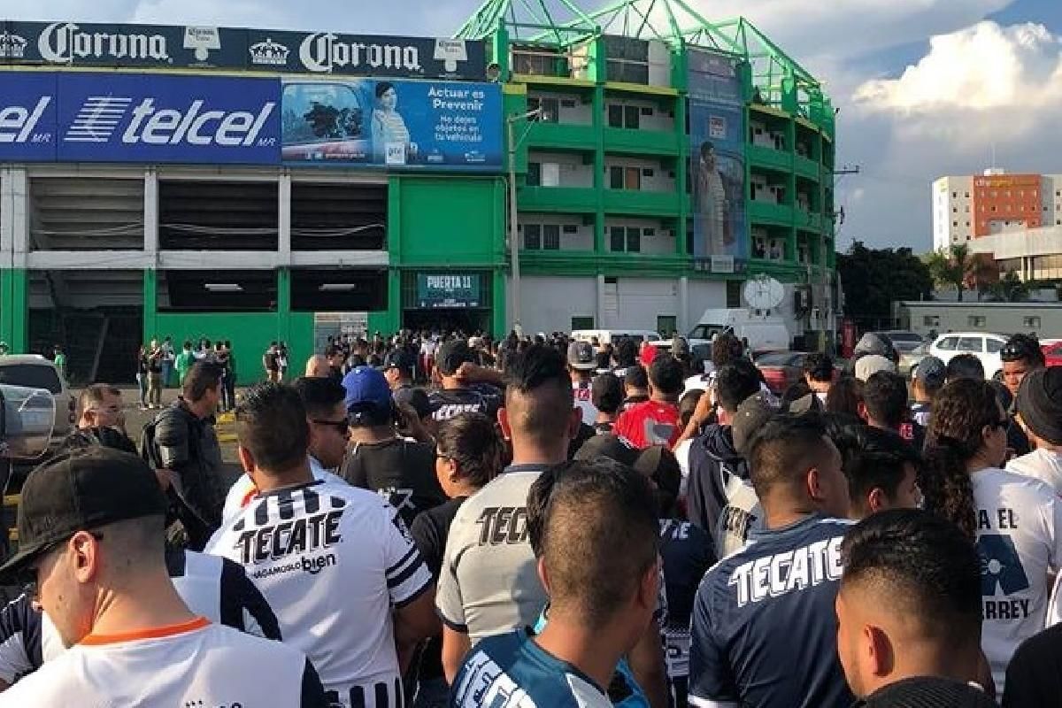 Leon Rayados violencia choque barras Nou Camp