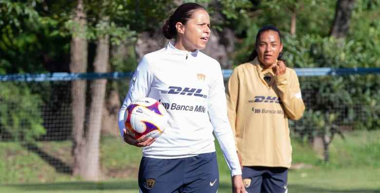 Pumas Femenil Karina Báez, DT de las universitarias, da su visto bueno