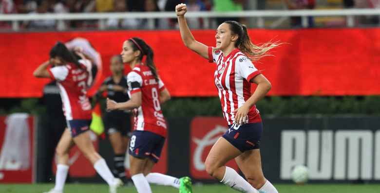 Chivas Femenil venció 2-0 a Toluca y se colocó líder.